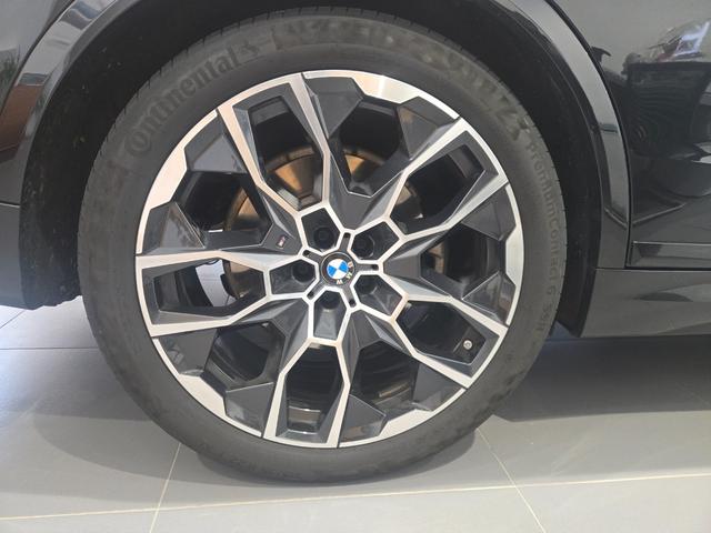 Ｘ７ ｘＤｒｉｖｅ　４０ｄ　Ｍスポーツ　認定中古車　サンルーフ　７人乗り　シートヒーター　ＨａｒｍａｎＫａｒｄｏｎ　アクティブクルーズコントロール　ヘッドアップディスプレイ　マッサージシート　ソフトクローズドア　保温保冷カップホルダ（3枚目）