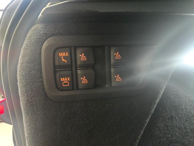 Ｘ７ ｘＤｒｉｖｅ　４０ｄ　Ｍスポーツ　認定中古車　サンルーフ　７人乗り　シートヒーター　ＨａｒｍａｎＫａｒｄｏｎ　アクティブクルーズコントロール　ヘッドアップディスプレイ　マッサージシート　ソフトクローズドア　保温保冷カップホルダ（5枚目）