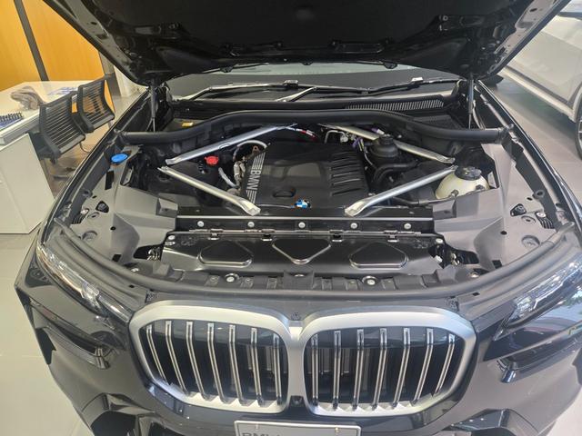 Ｘ７ ｘＤｒｉｖｅ　４０ｄ　Ｍスポーツ　認定中古車　サンルーフ　７人乗り　シートヒーター　ＨａｒｍａｎＫａｒｄｏｎ　アクティブクルーズコントロール　ヘッドアップディスプレイ　マッサージシート　ソフトクローズドア　保温保冷カップホルダ（13枚目）