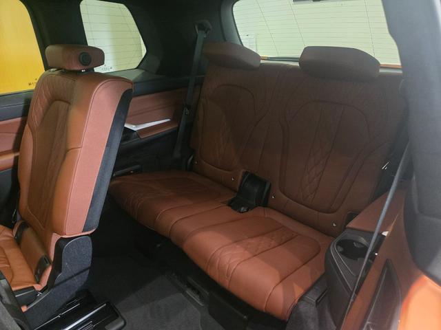 Ｘ７ ｘＤｒｉｖｅ　４０ｄ　Ｍスポーツ　認定中古車　サンルーフ　７人乗り　シートヒーター　ＨａｒｍａｎＫａｒｄｏｎ　アクティブクルーズコントロール　ヘッドアップディスプレイ　マッサージシート　ソフトクローズドア　保温保冷カップホルダ（14枚目）