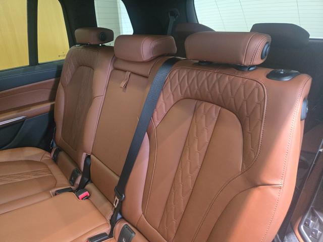 Ｘ７ ｘＤｒｉｖｅ　４０ｄ　Ｍスポーツ　認定中古車　サンルーフ　７人乗り　シートヒーター　ＨａｒｍａｎＫａｒｄｏｎ　アクティブクルーズコントロール　ヘッドアップディスプレイ　マッサージシート　ソフトクローズドア　保温保冷カップホルダ（15枚目）