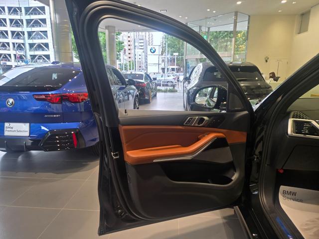 Ｘ７ ｘＤｒｉｖｅ　４０ｄ　Ｍスポーツ　認定中古車　サンルーフ　７人乗り　シートヒーター　ＨａｒｍａｎＫａｒｄｏｎ　アクティブクルーズコントロール　ヘッドアップディスプレイ　マッサージシート　ソフトクローズドア　保温保冷カップホルダ（18枚目）