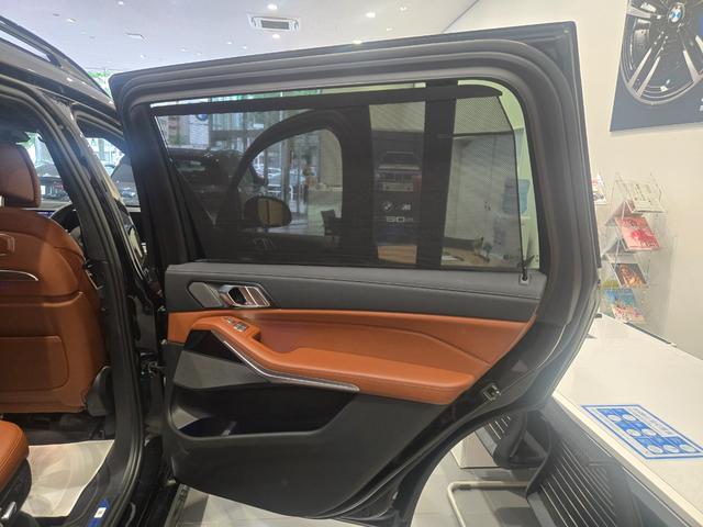 Ｘ７ ｘＤｒｉｖｅ　４０ｄ　Ｍスポーツ　認定中古車　サンルーフ　７人乗り　シートヒーター　ＨａｒｍａｎＫａｒｄｏｎ　アクティブクルーズコントロール　ヘッドアップディスプレイ　マッサージシート　ソフトクローズドア　保温保冷カップホルダ（22枚目）