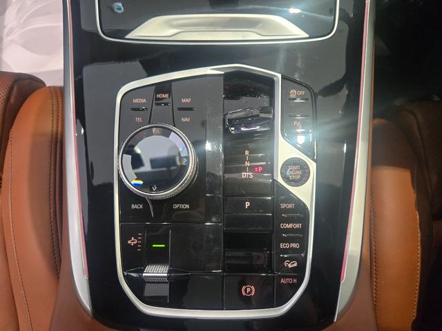 Ｘ７ ｘＤｒｉｖｅ　４０ｄ　Ｍスポーツ　認定中古車　サンルーフ　７人乗り　シートヒーター　ＨａｒｍａｎＫａｒｄｏｎ　アクティブクルーズコントロール　ヘッドアップディスプレイ　マッサージシート　ソフトクローズドア　保温保冷カップホルダ（33枚目）