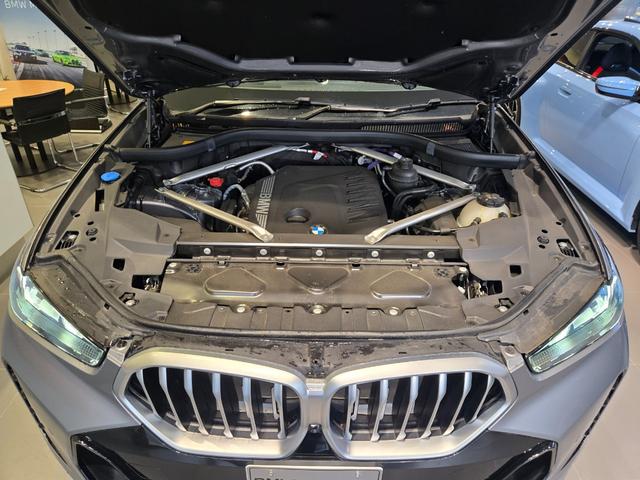 X6 xDrive 35d Mスポーツ 認定中古車 サンルーフ ソフトクローズドア トップビューカメラ 保温保冷カップホルダ 地デジ アンビエントライト HarmanKardonサラウンド 前後シートヒーター マッサージシート 電動シート(7枚目)