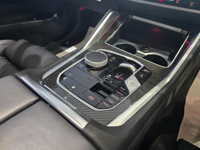 X6 xDrive 35d Mスポーツ 認定中古車 サンルーフ ソフトクローズドア トップビューカメラ 保温保冷カップホルダ 地デジ アンビエントライト HarmanKardonサラウンド 前後シートヒーター マッサージシート 電動シート(8枚目)