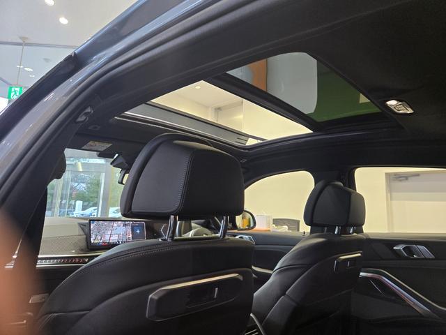 X6 xDrive 35d Mスポーツ 認定中古車 サンルーフ ソフトクローズドア トップビューカメラ 保温保冷カップホルダ 地デジ アンビエントライト HarmanKardonサラウンド 前後シートヒーター マッサージシート 電動シート(10枚目)