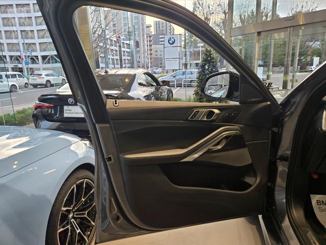 X6 xDrive 35d Mスポーツ 認定中古車 サンルーフ ソフトクローズドア トップビューカメラ 保温保冷カップホルダ 地デジ アンビエントライト HarmanKardonサラウンド 前後シートヒーター マッサージシート 電動シート(12枚目)