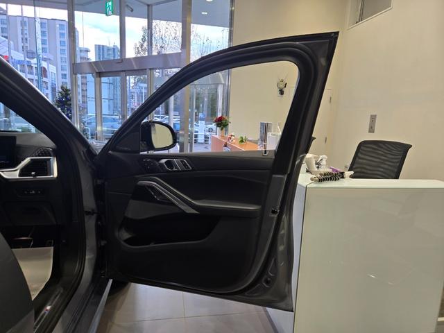 X6 xDrive 35d Mスポーツ 認定中古車 サンルーフ ソフトクローズドア トップビューカメラ 保温保冷カップホルダ 地デジ アンビエントライト HarmanKardonサラウンド 前後シートヒーター マッサージシート 電動シート(27枚目)