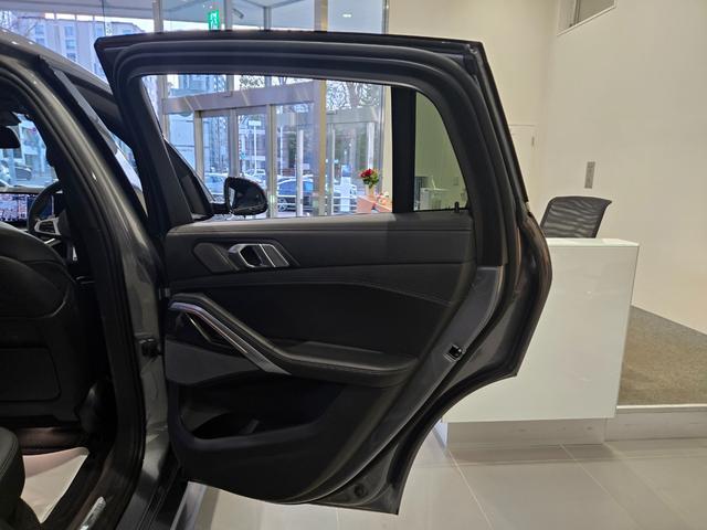 X6 xDrive 35d Mスポーツ 認定中古車 サンルーフ ソフトクローズドア トップビューカメラ 保温保冷カップホルダ 地デジ アンビエントライト HarmanKardonサラウンド 前後シートヒーター マッサージシート 電動シート(32枚目)
