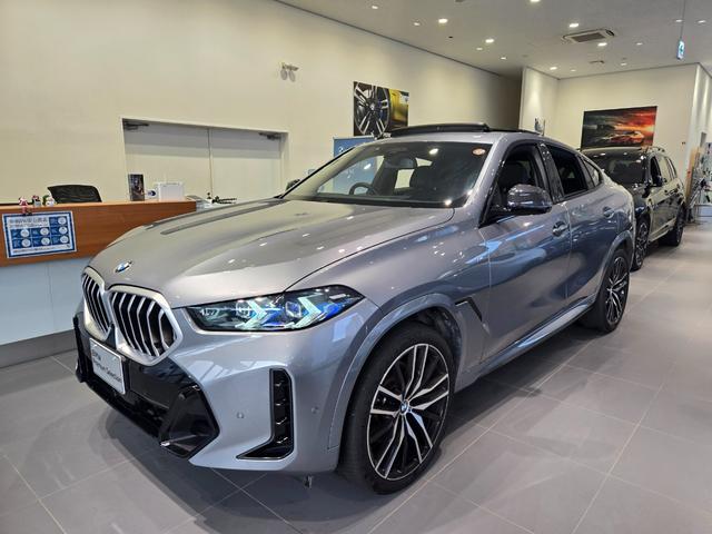 X6 xDrive 35d Mスポーツ 認定中古車 サンルーフ ソフトクローズドア トップビューカメラ 保温保冷カップホルダ 地デジ アンビエントライト HarmanKardonサラウンド 前後シートヒーター マッサージシート 電動シート(50枚目)