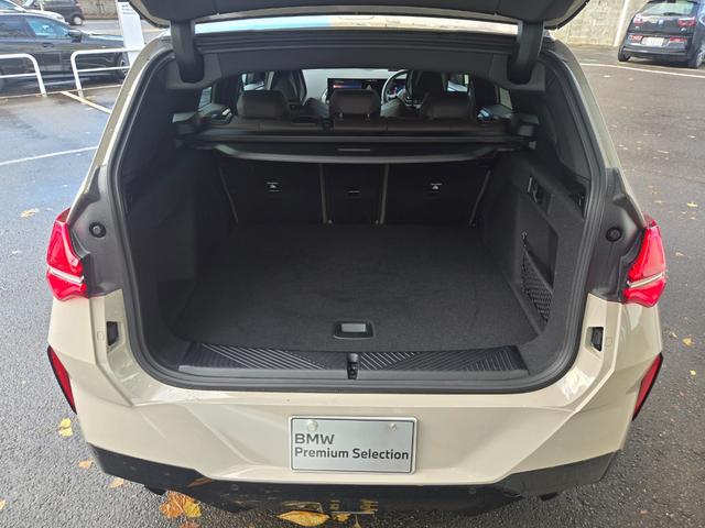 １００項目点検と純正部品交換：点検・整備は、ドイツ本社と同様の教育・訓練を受けた専門メカニックが、１００項目にも及ぶ箇所を徹底的に厳しくチェック。