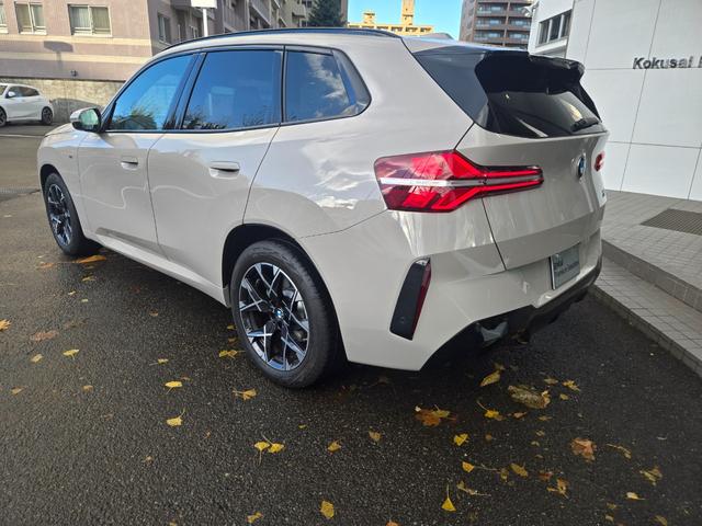 １００項目点検と純正部品交換：点検・整備は、ドイツ本社と同様の教育・訓練を受けた専門メカニックが、１００項目にも及ぶ箇所を徹底的に厳しくチェック。