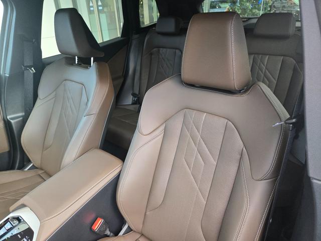 ゆったりとした展示場で１シリーズから７シリーズまで幅広いバリエーションの中からお選び頂けます。１００万円〜２００万円台のリーズナブルなモデルもご用意。