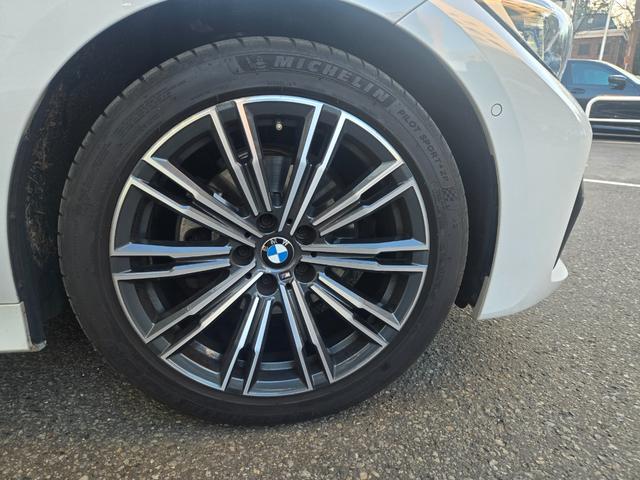 3シリーズ 320d xDrive Mスポーツ 認定中古車 ヘッドアップディスプレイ シートヒーター アンビエントライト コンフォートアクセス リアビューカメラ Bluetoothオーディオ アクティブクルーズコントロール レザーシート(2枚目)