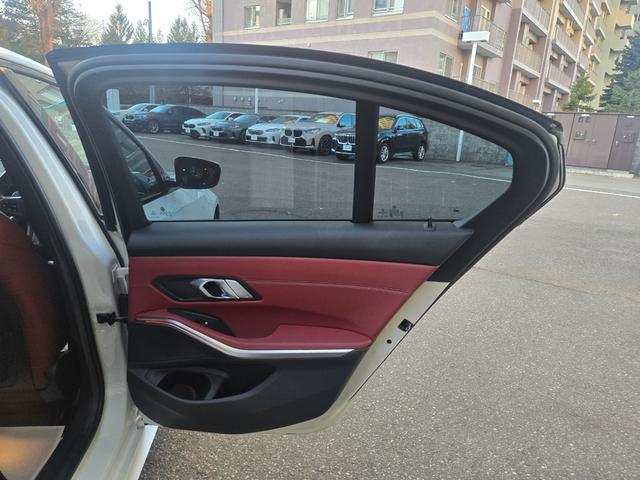 3シリーズ 320d xDrive Mスポーツ 認定中古車 ヘッドアップディスプレイ シートヒーター アンビエントライト コンフォートアクセス リアビューカメラ Bluetoothオーディオ アクティブクルーズコントロール レザーシート(10枚目)