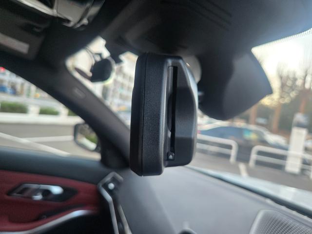 3シリーズ 320d xDrive Mスポーツ 認定中古車 ヘッドアップディスプレイ シートヒーター アンビエントライト コンフォートアクセス リアビューカメラ Bluetoothオーディオ アクティブクルーズコントロール レザーシート(23枚目)