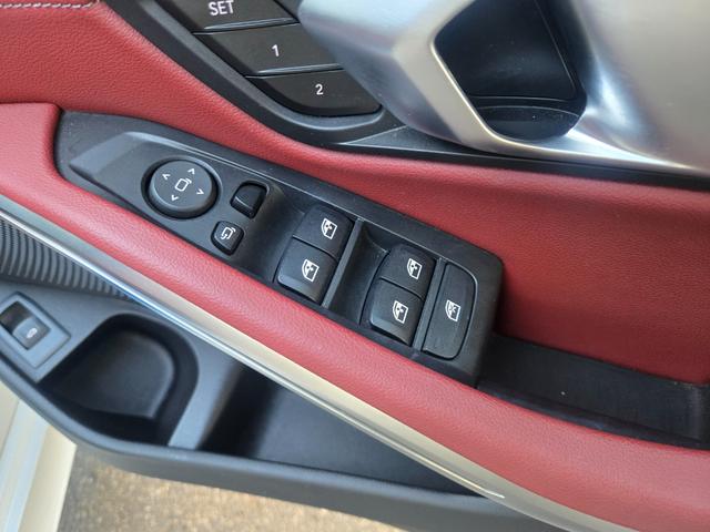 3シリーズ 320d xDrive Mスポーツ 認定中古車 ヘッドアップディスプレイ シートヒーター アンビエントライト コンフォートアクセス リアビューカメラ Bluetoothオーディオ アクティブクルーズコントロール レザーシート(24枚目)