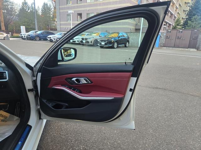 3シリーズ 320d xDrive Mスポーツ 認定中古車 ヘッドアップディスプレイ シートヒーター アンビエントライト コンフォートアクセス リアビューカメラ Bluetoothオーディオ アクティブクルーズコントロール レザーシート(27枚目)