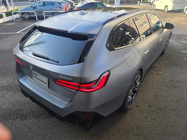 5シリーズ 523d xDriveツーリング Mスポーツ 弊社デモカー 認定中古車 サンルーフ レザー HarmanKardonサラウンド アンビエントライト ヘッドアップディスプレイ 地デジ シートヒーター トップビューカメラ アクティブクルーズ(2枚目)