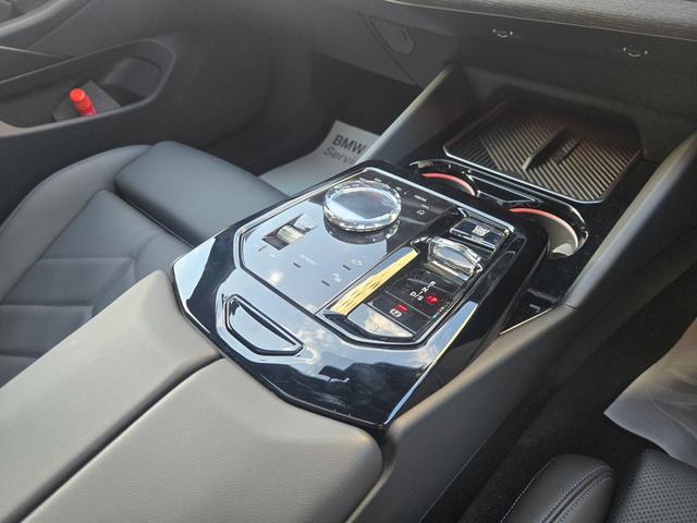 5シリーズ 523d xDriveツーリング Mスポーツ 弊社デモカー 認定中古車 サンルーフ レザー HarmanKardonサラウンド アンビエントライト ヘッドアップディスプレイ 地デジ シートヒーター トップビューカメラ アクティブクルーズ(7枚目)