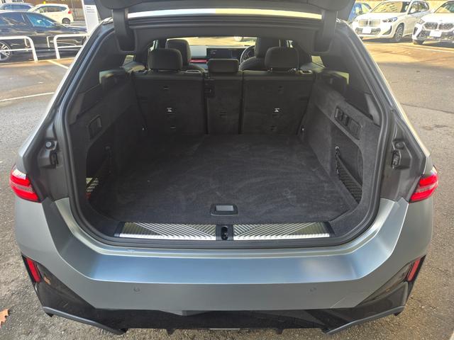 5シリーズ 523d xDriveツーリング Mスポーツ 弊社デモカー 認定中古車 サンルーフ レザー HarmanKardonサラウンド アンビエントライト ヘッドアップディスプレイ 地デジ シートヒーター トップビューカメラ アクティブクルーズ(8枚目)