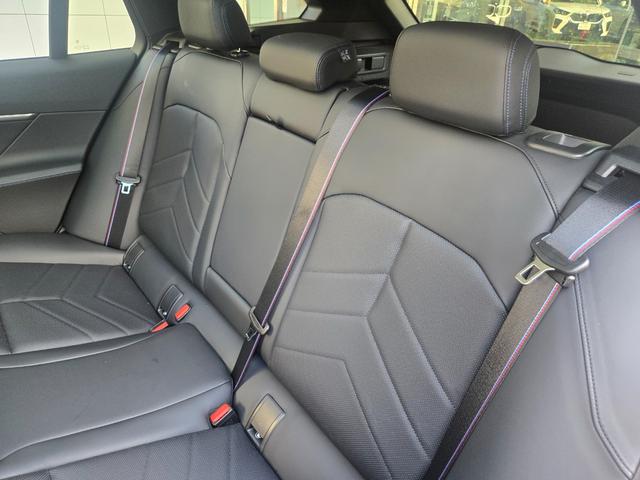 5シリーズ 523d xDriveツーリング Mスポーツ 弊社デモカー 認定中古車 サンルーフ レザー HarmanKardonサラウンド アンビエントライト ヘッドアップディスプレイ 地デジ シートヒーター トップビューカメラ アクティブクルーズ(11枚目)