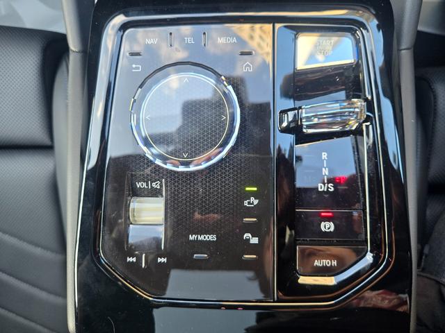 5シリーズ 523d xDriveツーリング Mスポーツ 弊社デモカー 認定中古車 サンルーフ レザー HarmanKardonサラウンド アンビエントライト ヘッドアップディスプレイ 地デジ シートヒーター トップビューカメラ アクティブクルーズ(18枚目)