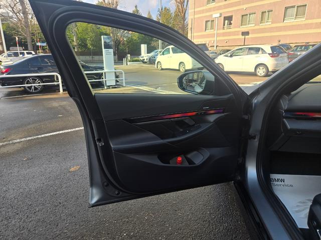 5シリーズ 523d xDriveツーリング Mスポーツ 弊社デモカー 認定中古車 サンルーフ レザー HarmanKardonサラウンド アンビエントライト ヘッドアップディスプレイ 地デジ シートヒーター トップビューカメラ アクティブクルーズ(38枚目)