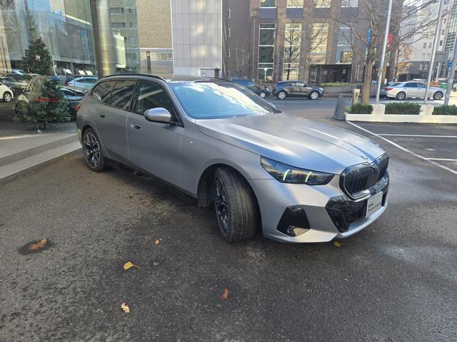 5シリーズ 523d xDriveツーリング Mスポーツ 弊社デモカー 認定中古車 サンルーフ レザー HarmanKardonサラウンド アンビエントライト ヘッドアップディスプレイ 地デジ シートヒーター トップビューカメラ アクティブクルーズ(40枚目)