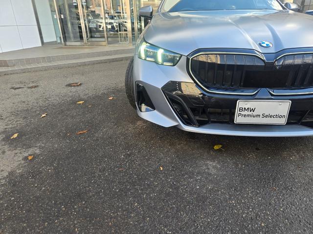 5シリーズ 523d xDriveツーリング Mスポーツ 弊社デモカー 認定中古車 サンルーフ レザー HarmanKardonサラウンド アンビエントライト ヘッドアップディスプレイ 地デジ シートヒーター トップビューカメラ アクティブクルーズ(42枚目)