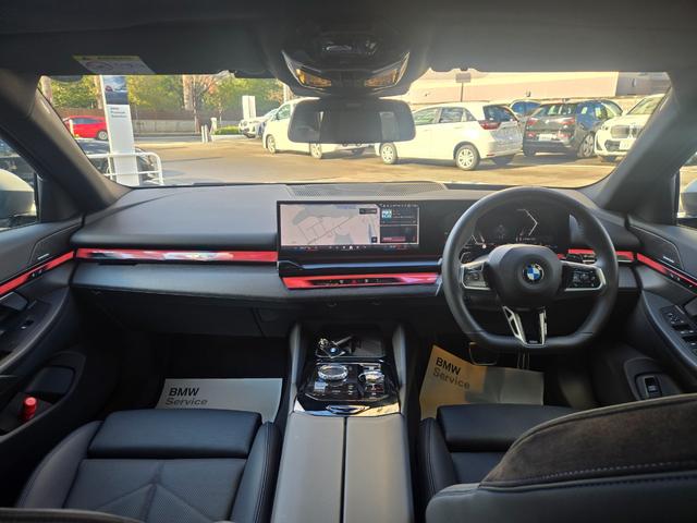 5シリーズ 523d xDriveツーリング Mスポーツ 弊社デモカー 認定中古車 サンルーフ レザー HarmanKardonサラウンド アンビエントライト ヘッドアップディスプレイ 地デジ シートヒーター トップビューカメラ アクティブクルーズ(43枚目)