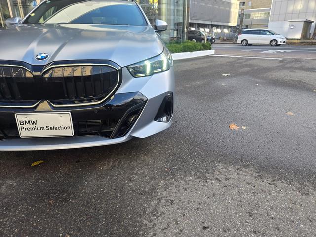 5シリーズ 523d xDriveツーリング Mスポーツ 弊社デモカー 認定中古車 サンルーフ レザー HarmanKardonサラウンド アンビエントライト ヘッドアップディスプレイ 地デジ シートヒーター トップビューカメラ アクティブクルーズ(44枚目)