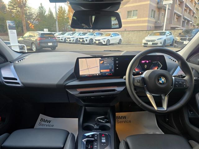 1シリーズ 120 認定中古車 弊社デモカー 電動テールゲート HarmanKardonサラウンド レザー ヘッドアップディスプレイ アンビエントライト トップビューカメラ 車線逸脱警告 Bluetoothオーディオ(4枚目)