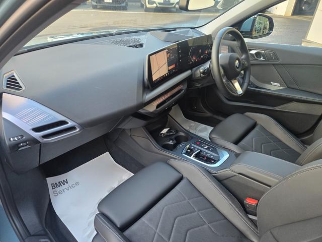 1シリーズ 120 認定中古車 弊社デモカー 電動テールゲート HarmanKardonサラウンド レザー ヘッドアップディスプレイ アンビエントライト トップビューカメラ 車線逸脱警告 Bluetoothオーディオ(9枚目)