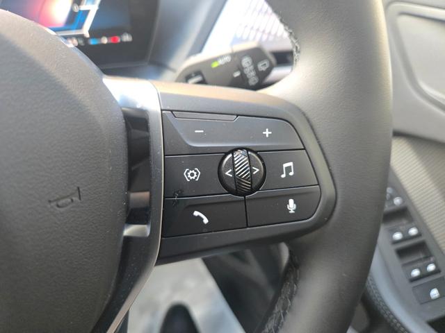 1シリーズ 120 認定中古車 弊社デモカー 電動テールゲート HarmanKardonサラウンド レザー ヘッドアップディスプレイ アンビエントライト トップビューカメラ 車線逸脱警告 Bluetoothオーディオ(10枚目)