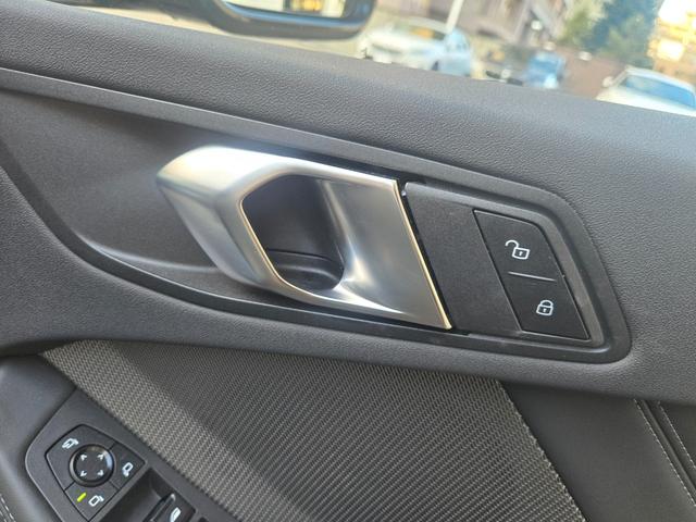 1シリーズ 120 認定中古車 弊社デモカー 電動テールゲート HarmanKardonサラウンド レザー ヘッドアップディスプレイ アンビエントライト トップビューカメラ 車線逸脱警告 Bluetoothオーディオ(12枚目)