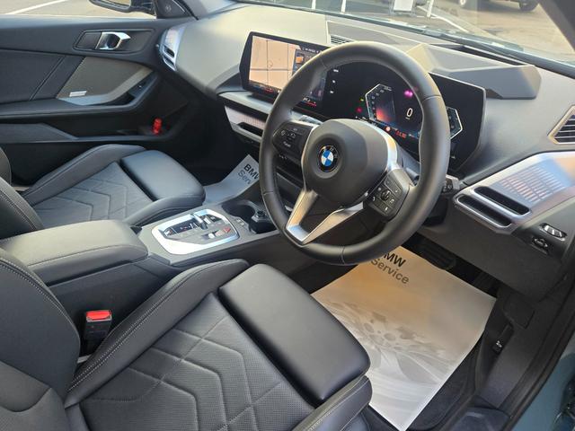 1シリーズ 120 認定中古車 弊社デモカー 電動テールゲート HarmanKardonサラウンド レザー ヘッドアップディスプレイ アンビエントライト トップビューカメラ 車線逸脱警告 Bluetoothオーディオ(32枚目)