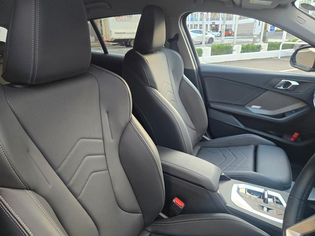 1シリーズ 120 認定中古車 弊社デモカー 電動テールゲート HarmanKardonサラウンド レザー ヘッドアップディスプレイ アンビエントライト トップビューカメラ 車線逸脱警告 Bluetoothオーディオ(53枚目)