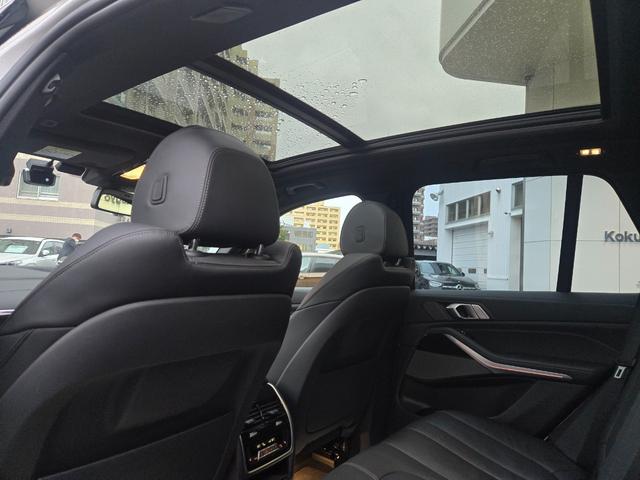 Ｘ５ ｘＤｒｉｖｅ　３５ｄ　認定中古車　サンルーフ　７人乗り　前後シートヒーター　保温保冷カップホルダ　アクティブクルーズコントロール　ヘッドアップディスプレイ　アンビエントライト　レザーシート　地デジ　トップビューカメラ（11枚目）
