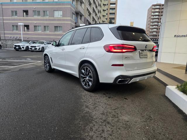 Ｘ５ ｘＤｒｉｖｅ　３５ｄ　認定中古車　サンルーフ　７人乗り　前後シートヒーター　保温保冷カップホルダ　アクティブクルーズコントロール　ヘッドアップディスプレイ　アンビエントライト　レザーシート　地デジ　トップビューカメラ（17枚目）