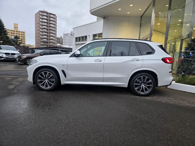 Ｘ５ ｘＤｒｉｖｅ　３５ｄ　認定中古車　サンルーフ　７人乗り　前後シートヒーター　保温保冷カップホルダ　アクティブクルーズコントロール　ヘッドアップディスプレイ　アンビエントライト　レザーシート　地デジ　トップビューカメラ（22枚目）