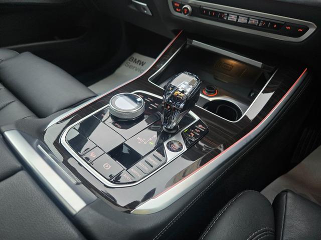 Ｘ５ ｘＤｒｉｖｅ　３５ｄ　認定中古車　サンルーフ　７人乗り　前後シートヒーター　保温保冷カップホルダ　アクティブクルーズコントロール　ヘッドアップディスプレイ　アンビエントライト　レザーシート　地デジ　トップビューカメラ（38枚目）