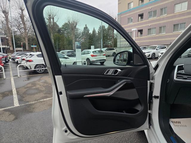 Ｘ５ ｘＤｒｉｖｅ　３５ｄ　認定中古車　サンルーフ　７人乗り　前後シートヒーター　保温保冷カップホルダ　アクティブクルーズコントロール　ヘッドアップディスプレイ　アンビエントライト　レザーシート　地デジ　トップビューカメラ（41枚目）