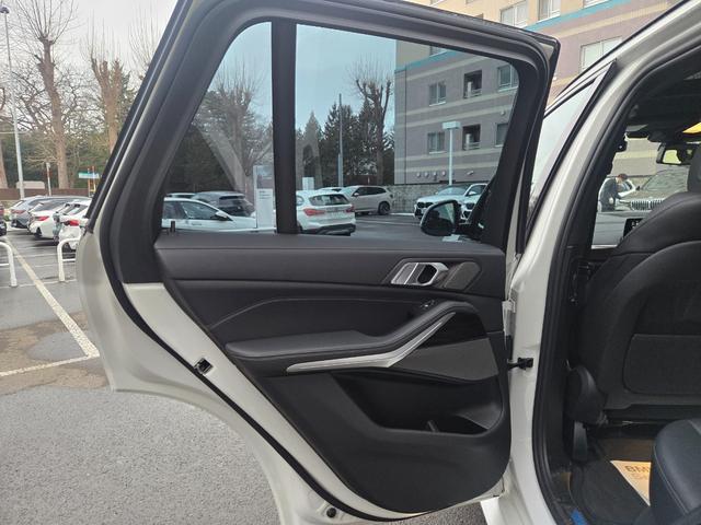 Ｘ５ ｘＤｒｉｖｅ　３５ｄ　認定中古車　サンルーフ　７人乗り　前後シートヒーター　保温保冷カップホルダ　アクティブクルーズコントロール　ヘッドアップディスプレイ　アンビエントライト　レザーシート　地デジ　トップビューカメラ（63枚目）