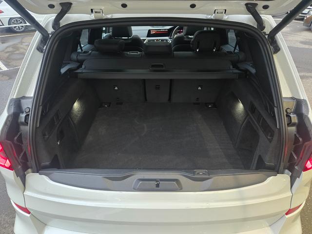 Ｘ５ ｘＤｒｉｖｅ　３５ｄ　認定中古車　サンルーフ　７人乗り　前後シートヒーター　保温保冷カップホルダ　アクティブクルーズコントロール　ヘッドアップディスプレイ　アンビエントライト　レザーシート　地デジ　トップビューカメラ（64枚目）