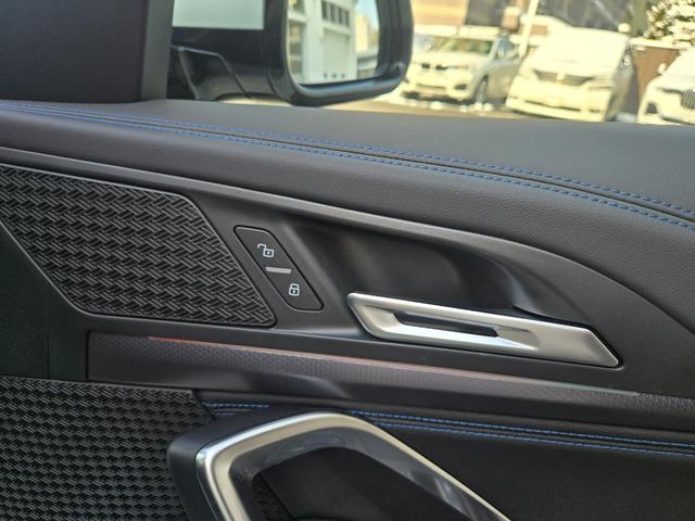 Ｘ１ ｘＤｒｉｖｅ　２０ｄ　Ｍスポーツ　認定中古車　サンルーフ　シートヒーター　電動テールゲート　アクティブクルーズコントロール　電動シート　トップビューカメラ　Ｂｌｕｅｔｏｏｔｈオーディオ　オートライト　オートワイパー（4枚目）