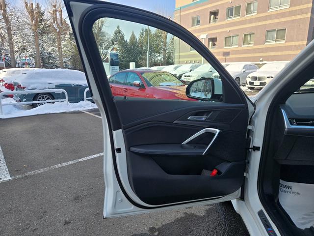 Ｘ１ ｘＤｒｉｖｅ　２０ｄ　Ｍスポーツ　認定中古車　サンルーフ　シートヒーター　電動テールゲート　アクティブクルーズコントロール　電動シート　トップビューカメラ　Ｂｌｕｅｔｏｏｔｈオーディオ　オートライト　オートワイパー（12枚目）