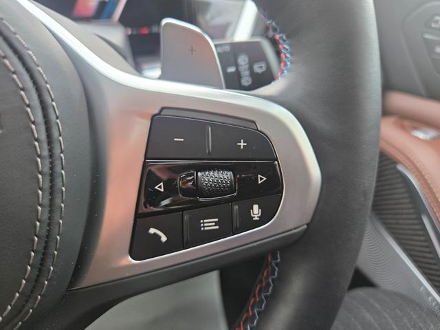 Ｘ７ Ｍ６０ｉ　ｘＤｒｉｖｅ　認定中古車　７人乗り　サンルーフ　ソフトクローズドア　保温保冷カップホルダ　マッサージシート　ヘッドアップディスプレイ　地デジ　オートホールド　トップビューカメラ　アンビエントライト（2枚目）