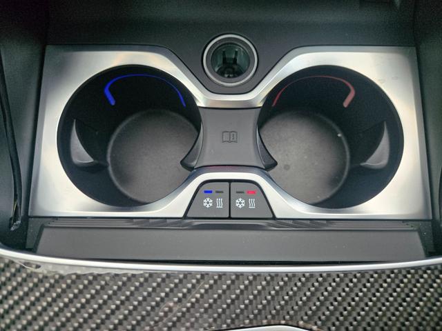 Ｘ７ Ｍ６０ｉ　ｘＤｒｉｖｅ　認定中古車　７人乗り　サンルーフ　ソフトクローズドア　保温保冷カップホルダ　マッサージシート　ヘッドアップディスプレイ　地デジ　オートホールド　トップビューカメラ　アンビエントライト（3枚目）